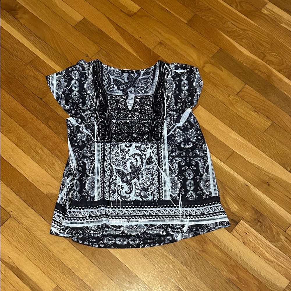 Apt. 9 Black and White Paisley Blouse